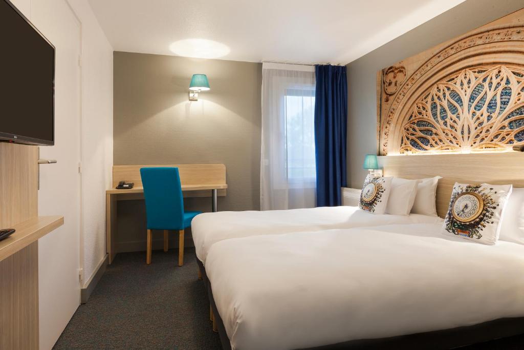 Postel nebo postele na pokoji v ubytování Brit Hotel Confort Amiens