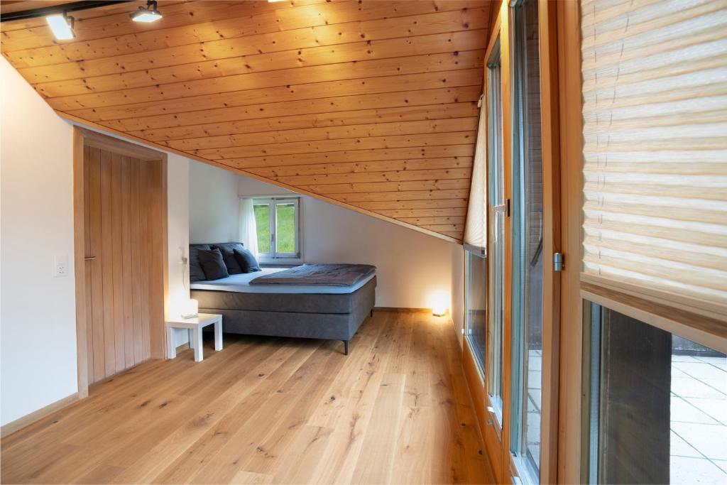 Posezení v ubytování Villa with pool, garden & direct at lake