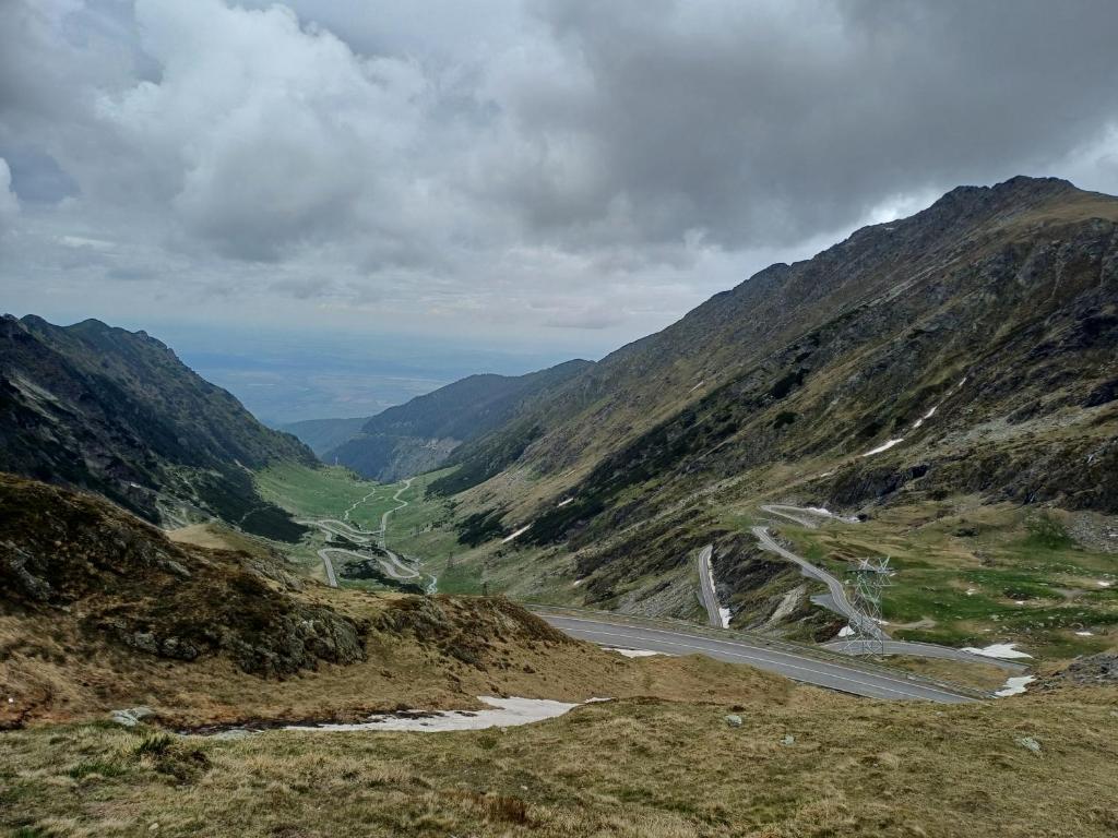 寇爾貝尼的住宿－Belvedere La Cristina，山谷中间 ⁇ 的山路