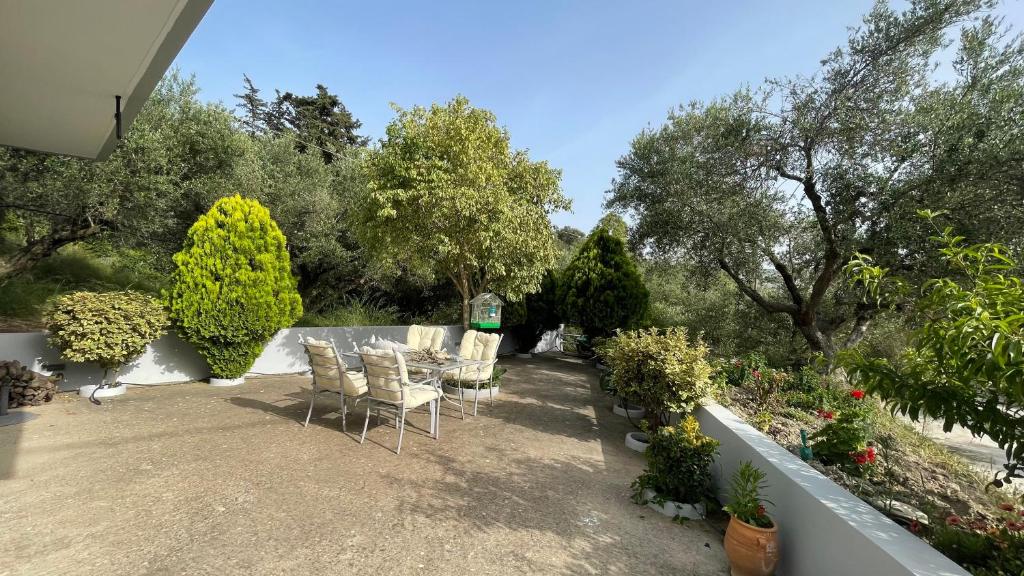 En have udenfor Gesthimani's Residence