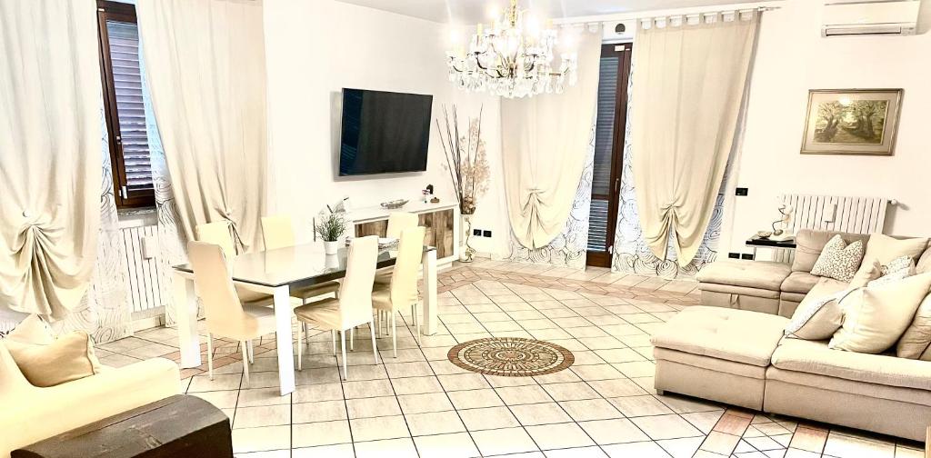 A seating area at Villa near Milan & Rho Fiera