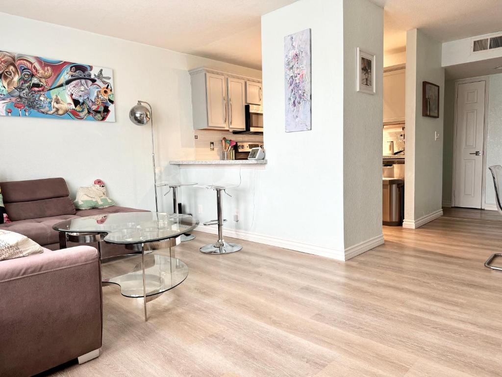 Η κουζίνα ή μικρή κουζίνα στο Artsy smart home near Downtown & Balboa Park