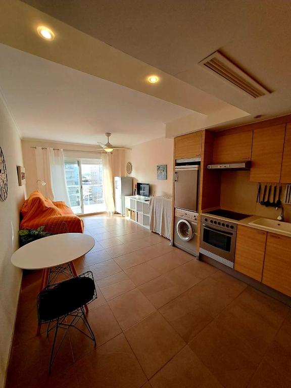 Kuchyň nebo kuchyňský kout v ubytování Estudio Daimús primera línea de playa
