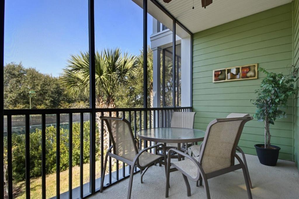 Μπαλκόνι ή βεράντα στο Bahama Bay- Two bedrooms condo fully equipped