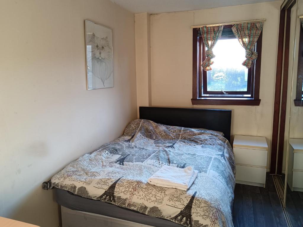 a bedroom with a bed and a window at Glasgow Millroad Private Room in Glasgow
