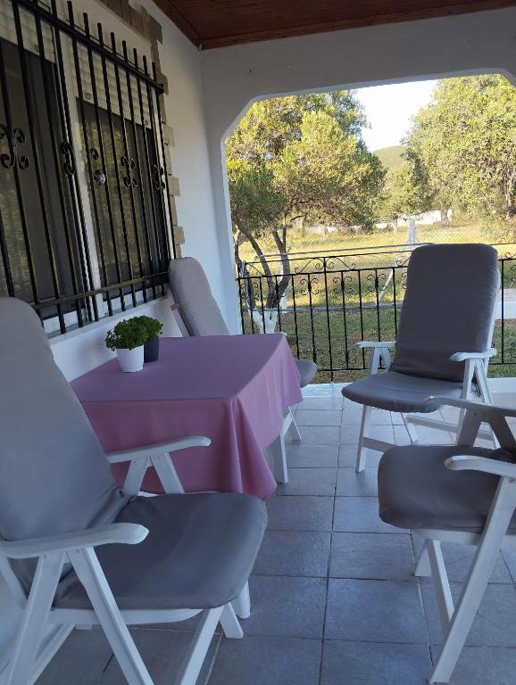 Balkón nebo terasa v ubytování Raxoni House