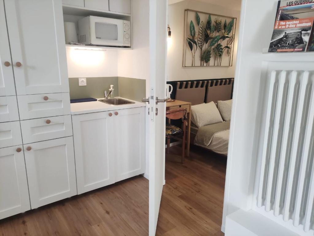 Kuchyň nebo kuchyňský kout v ubytování Suite parentale indépendante en ville - chez l'habitant