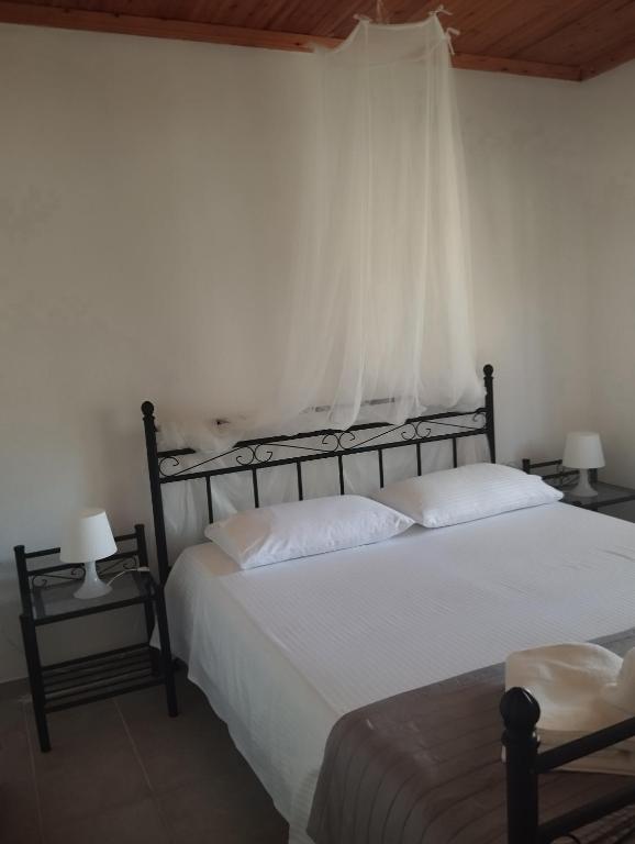 Postel nebo postele na pokoji v ubytování Raxoni House