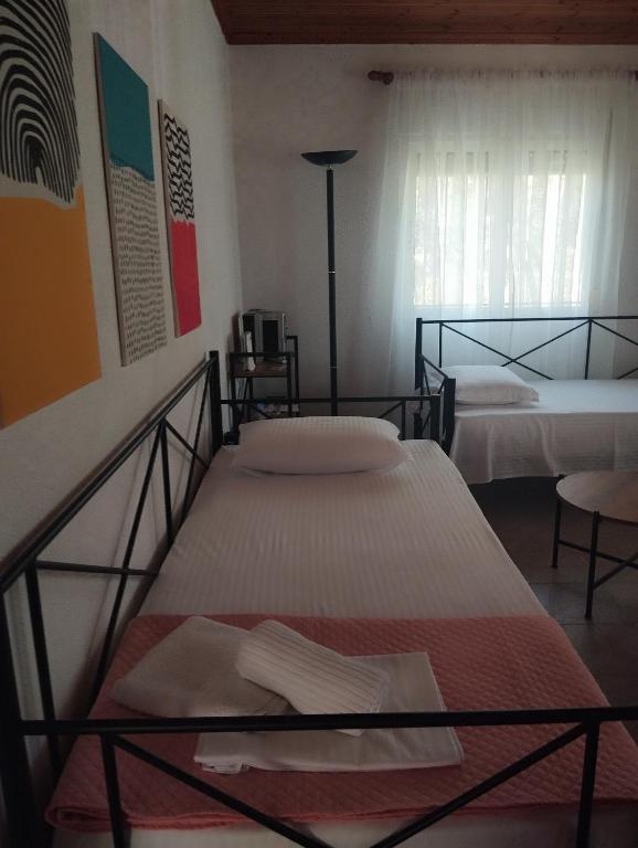 Postel nebo postele na pokoji v ubytování Raxoni House
