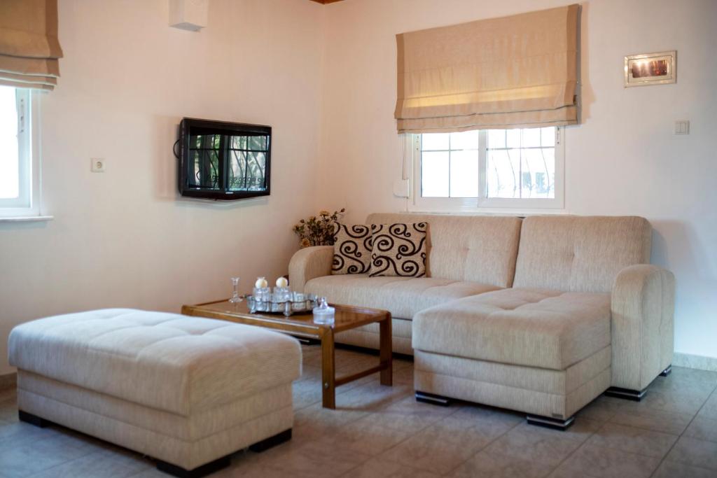 Гостиная зона в Makri Beach Villa