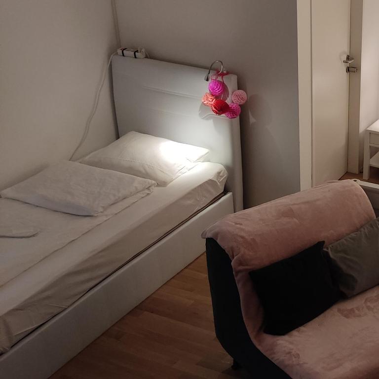 ABAI Apartments 1140 only WWW-On-line-Check-in & SelfService客房内的一张或多张床位
