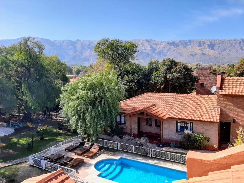 an aerial view of a house with a swimming pool at La Cuyanita - Complejo de cabañas in Merlo
