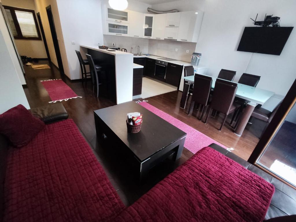 Kuchyň nebo kuchyňský kout v ubytování The Budva Apartment