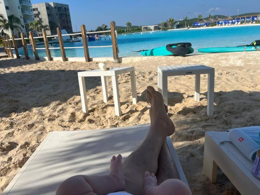ein Mann, der auf einem Bett am Strand liegt in der Unterkunft Best option in Mazatlan in Mazatlán