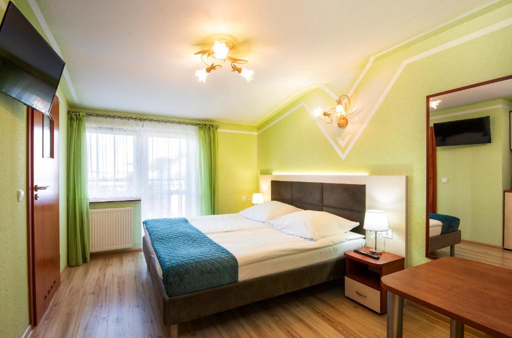 Posteľ alebo postele v izbe v ubytovaní VILLA DORA - CENTRUM, BASEN, Plac zabaw, Parking
