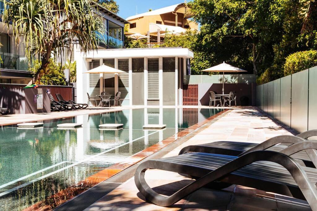 Bazén v ubytování noosa apartment with stunning views unlimited wifi nebo v jeho okolí