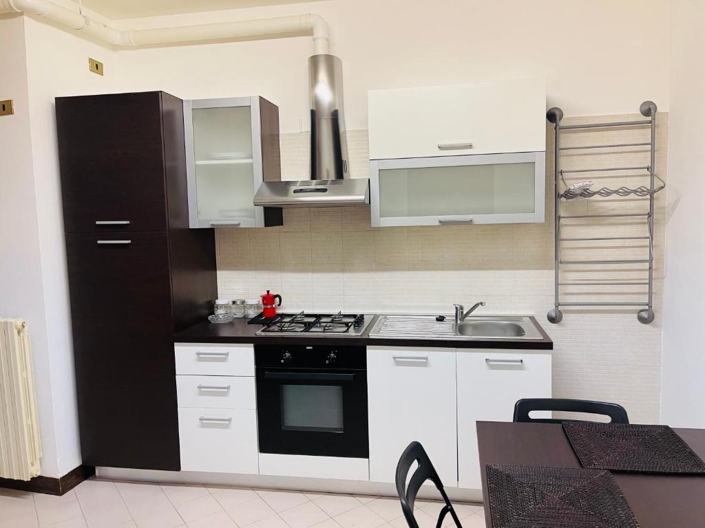 Kuchyň nebo kuchyňský kout v ubytování Apparthotel Oleggio