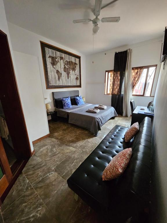 Postel nebo postele na pokoji v ubytování Blue Eagle Guesthouse - Casa de hospedes