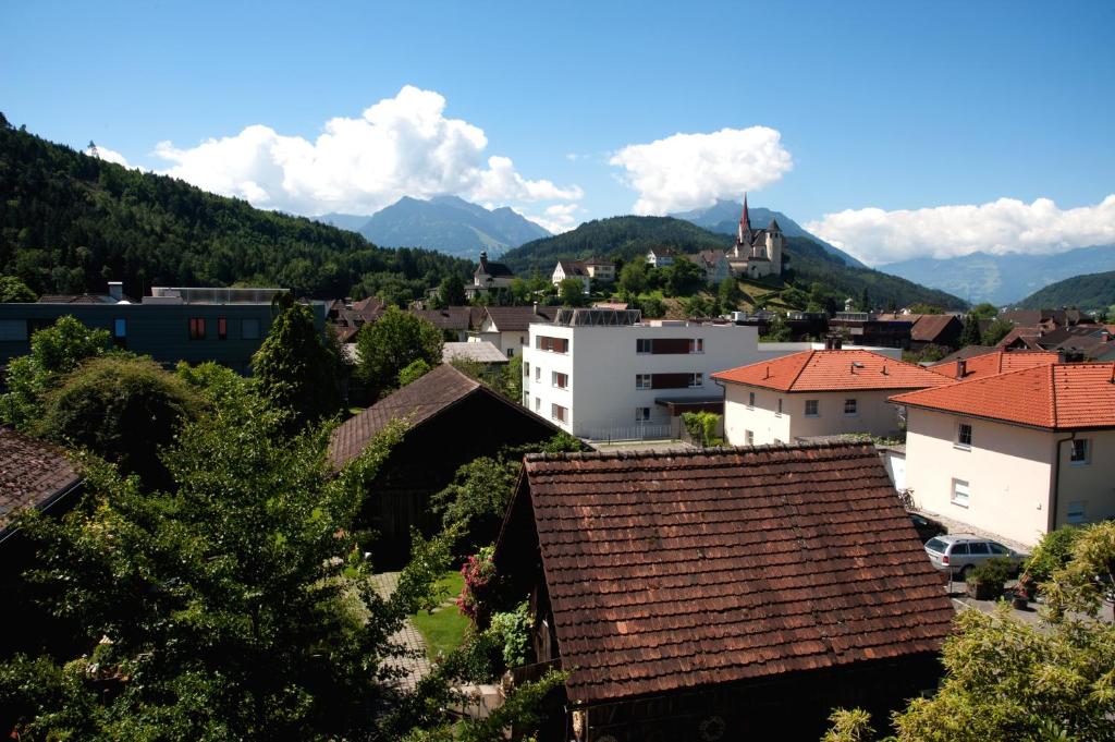 Nespecifikovaný výhled na hory nebo výhled na hory při pohledu z hotelu