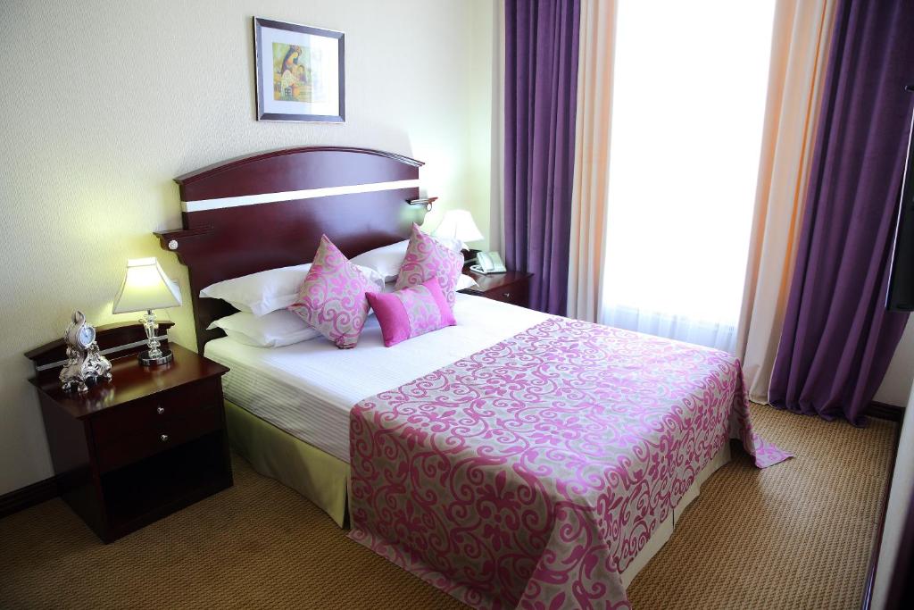 Park Hotel Bishkek - Groot Appartement Met Twee Slaapkamers