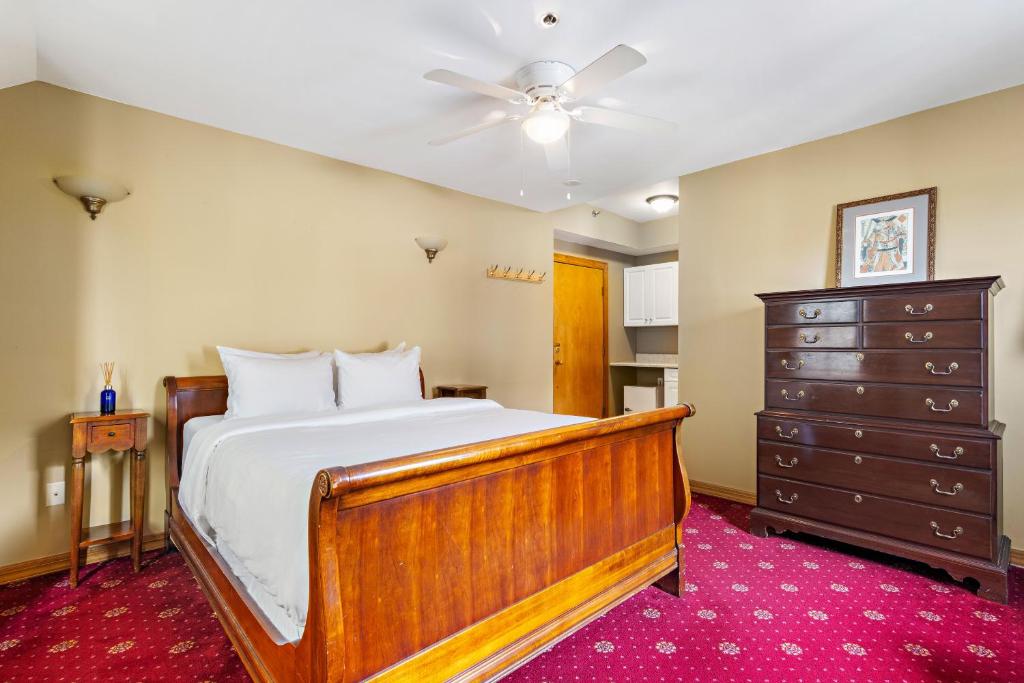 Postel nebo postele na pokoji v ubytování Majestic Hotel
