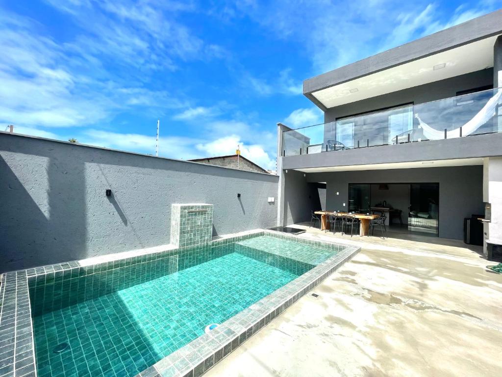 a swimming pool in the backyard of a house at Casa Sofia Milagres - 200 m da Praia in São Miguel dos Milagres