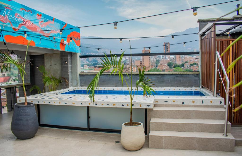 Bazén v ubytování INVERSO Coliving nebo v jeho okolí