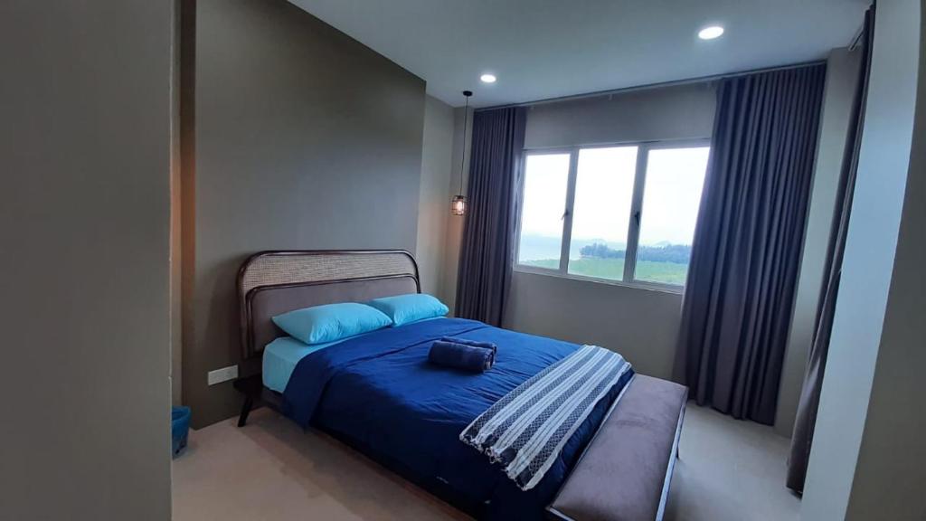 Postel nebo postele na pokoji v ubytování Santubong Suites A Just Like Home Damai