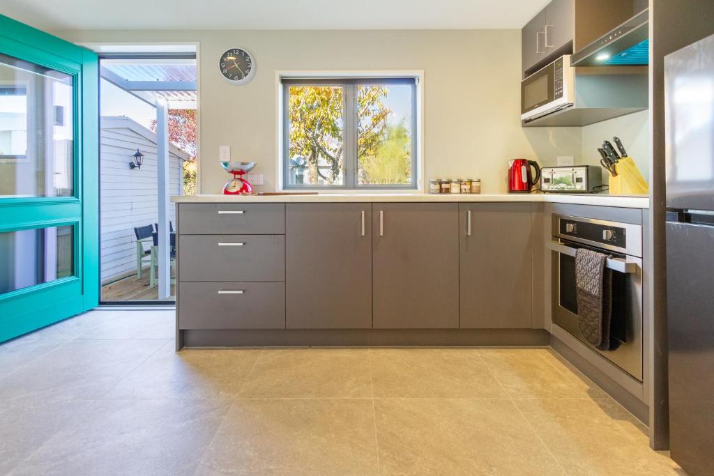 Charming 3 Bedroom Home Near Christchurch City - Resim 4