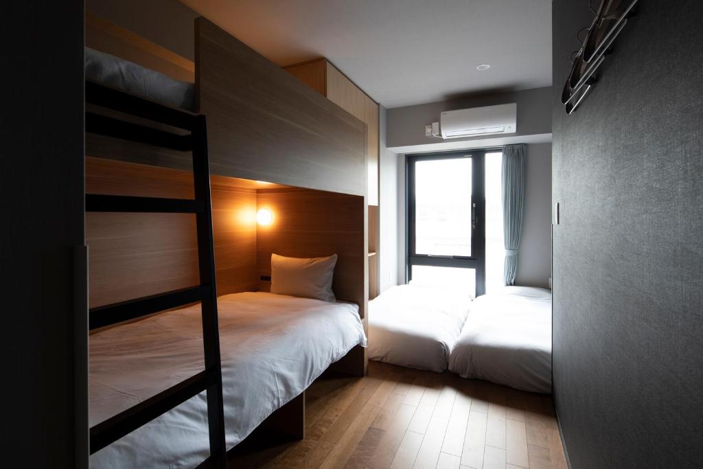 Postel nebo postele na pokoji v ubytování Grids Tokyo Ueno Hotel&Hostel