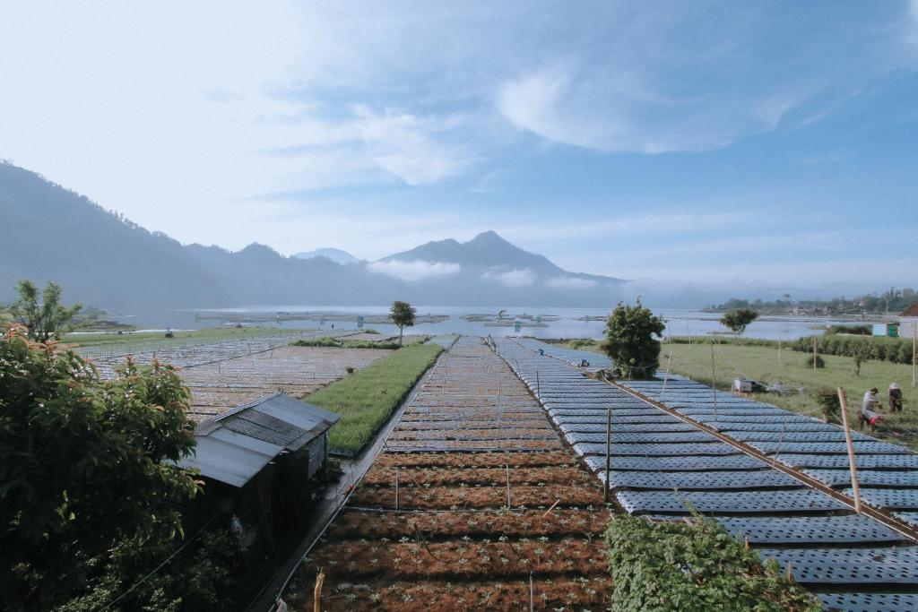 a set of train tracks with mountains in the background at Lake Batur Cabin in Kubupenlokan