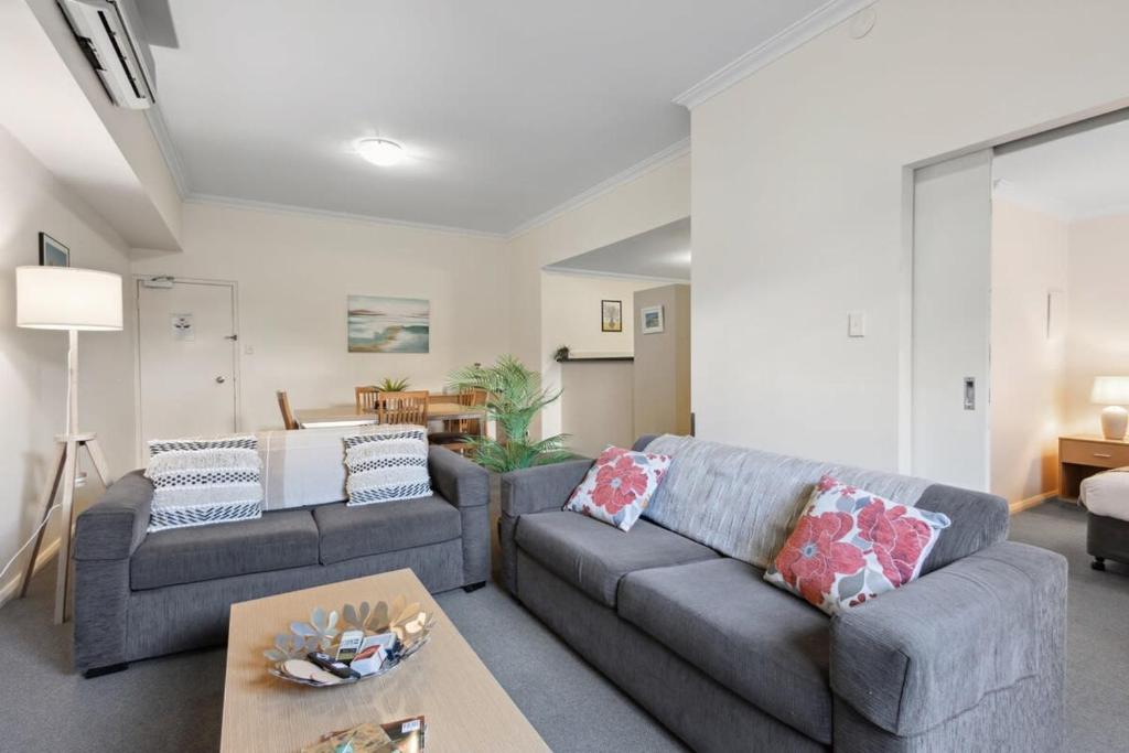 Area soggiorno di Fabulous Apt in Northbridge with Pool & WiFi