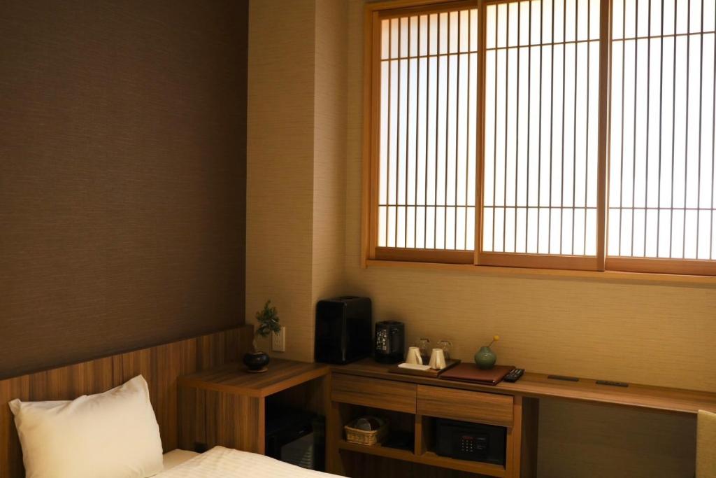 TV a/nebo společenská místnost v ubytování HOTEL CUORE Kyoto Shijo Omiya