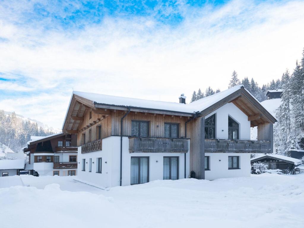Chalet with sauna and Jokercard in summer v zime