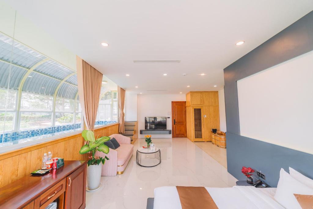 Quy Tai Premium Hotel - 10