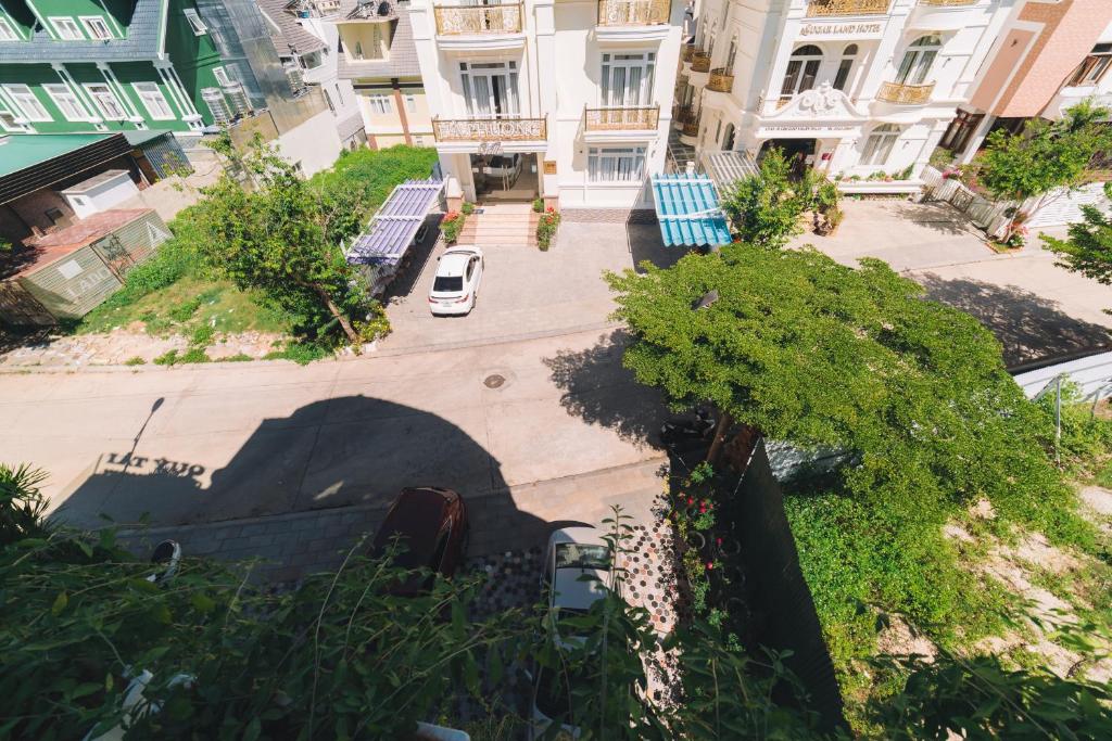 Quy Tai Premium Hotel - 17