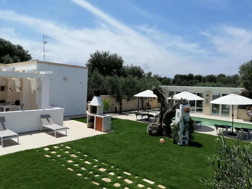 A garden outside Terra Mater - Exclusive Cottage -