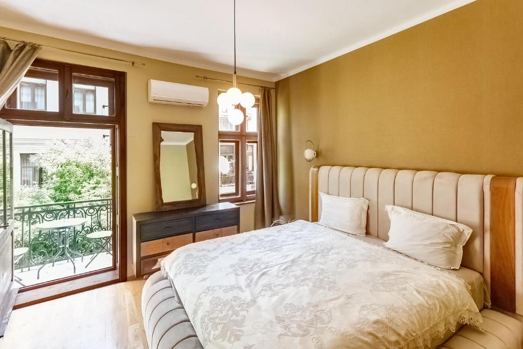 Postel nebo postele na pokoji v ubytování City Center Stylish 3 Bedroom Apartment