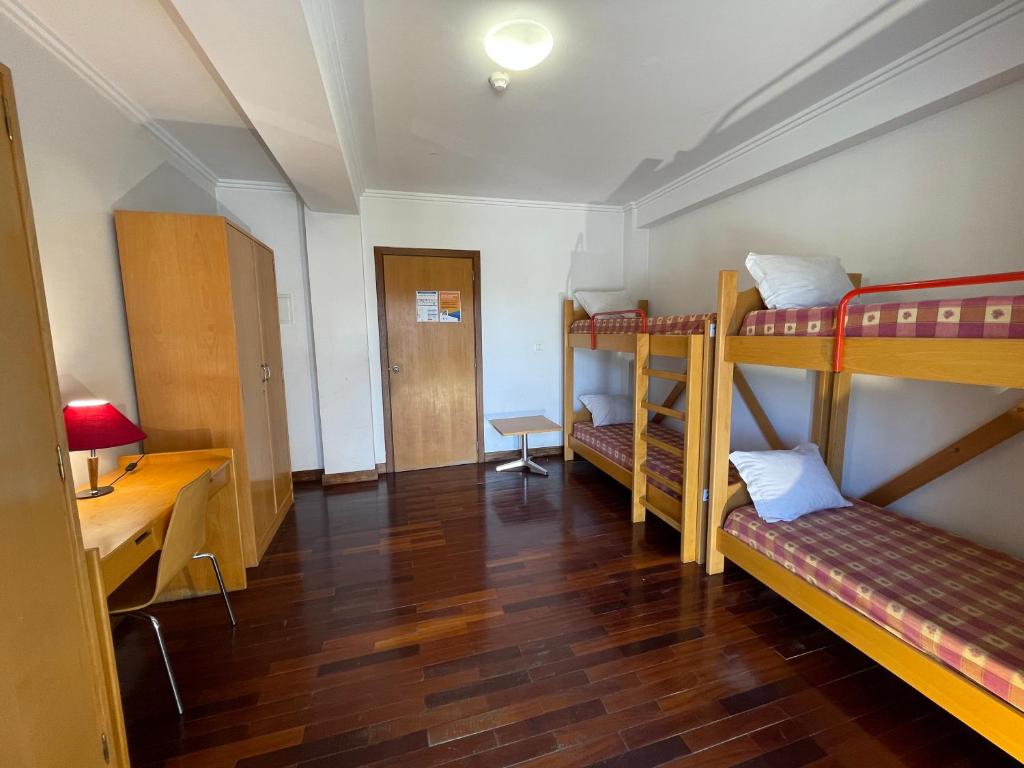 Cama ou camas em um quarto em HI Bragança – Pousada de Juventude