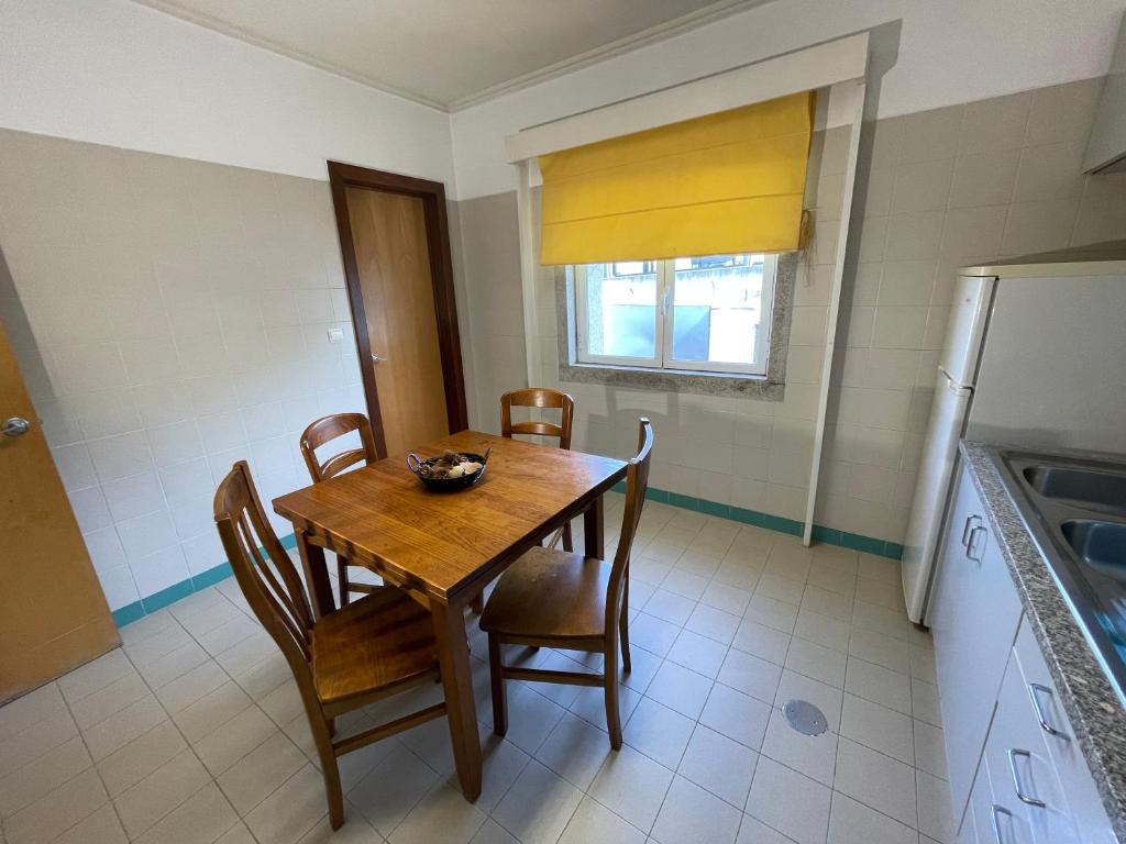 A cozinha ou cozinha compacta de HI Bragança – Pousada de Juventude
