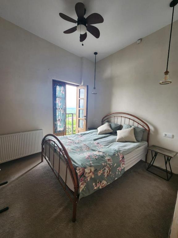 Postel nebo postele na pokoji v ubytování Kardanakhi Estate