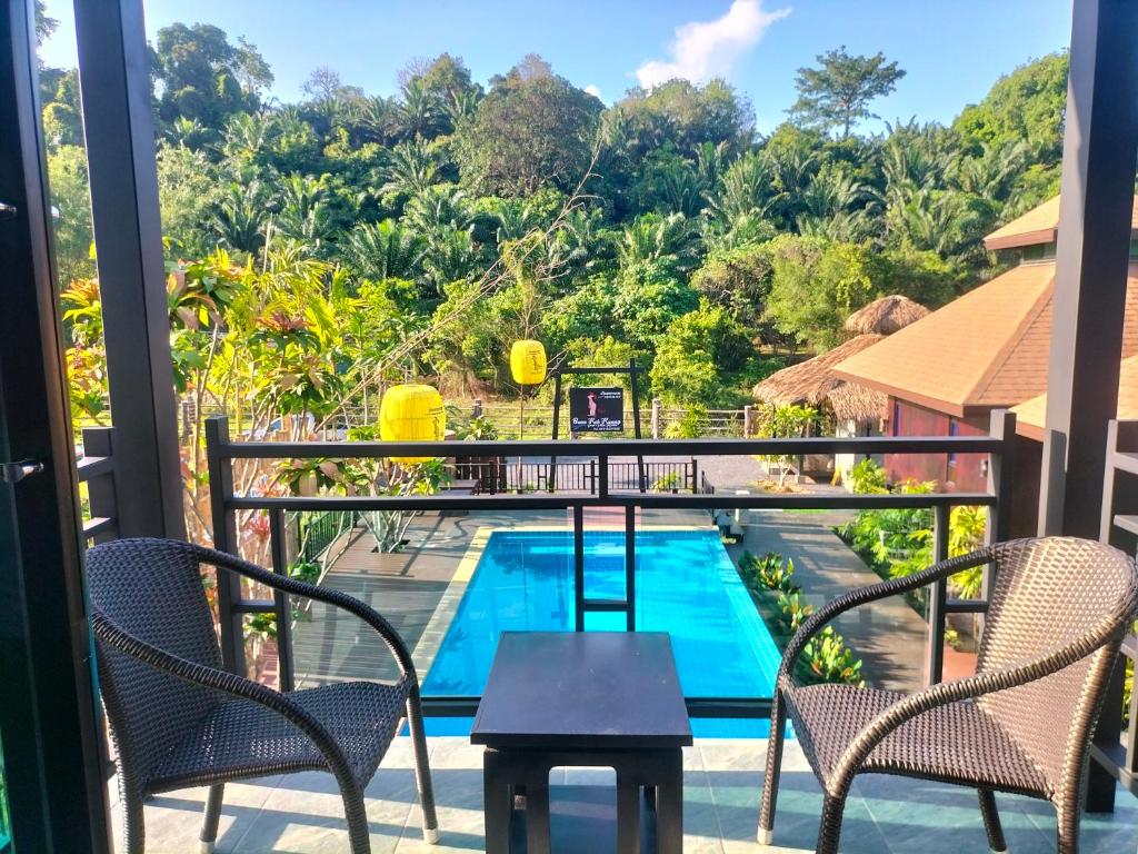 Bazén v ubytování Baan Koh Kwang Pool Villa Krabi nebo v jeho okolí