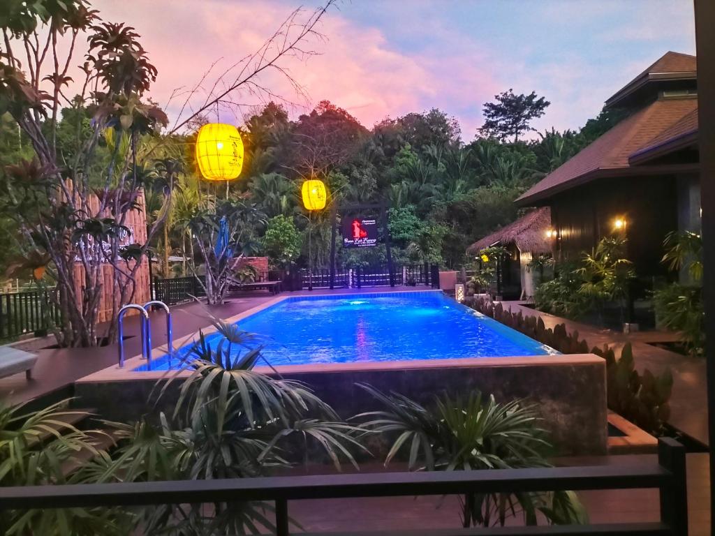 Bazén v ubytování Baan Koh Kwang Pool Villa Krabi nebo v jeho okolí