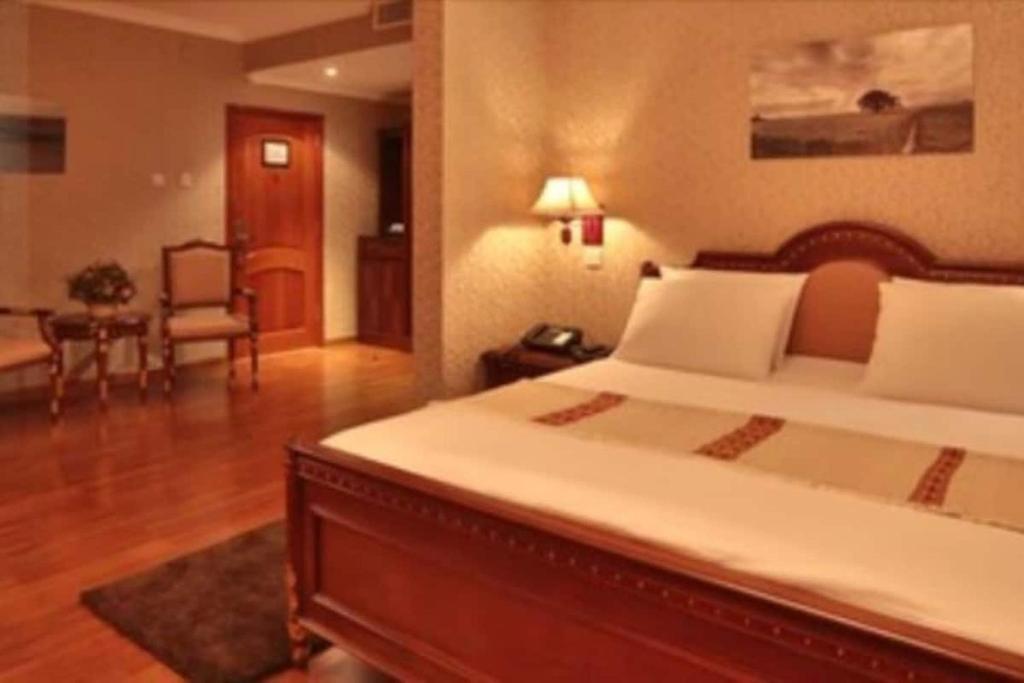 Abyssinia Renaissance Hotel - Suite Junior