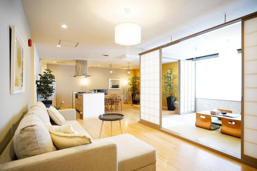 Ruang duduk di Condominium Riana