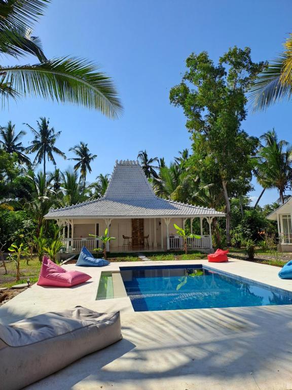 Villa con piscina y casa en The Palms Penida, en Toyapakeh