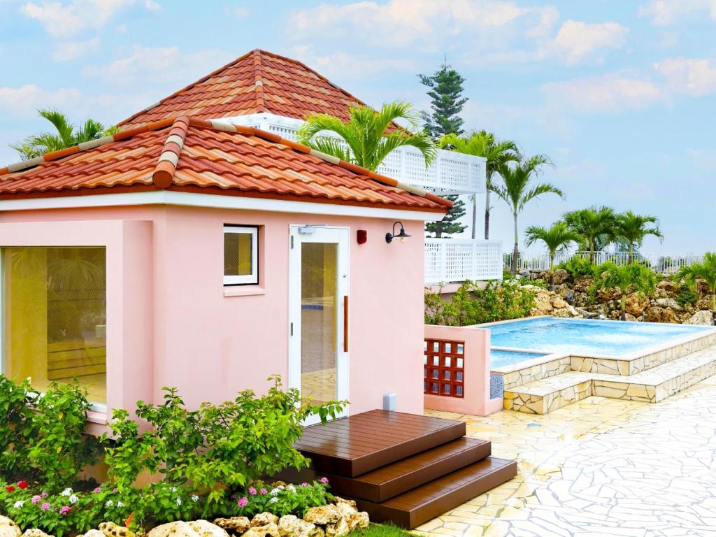 Bazén v ubytování Shigira Bayside Suite Allamanda nebo v jeho okolí