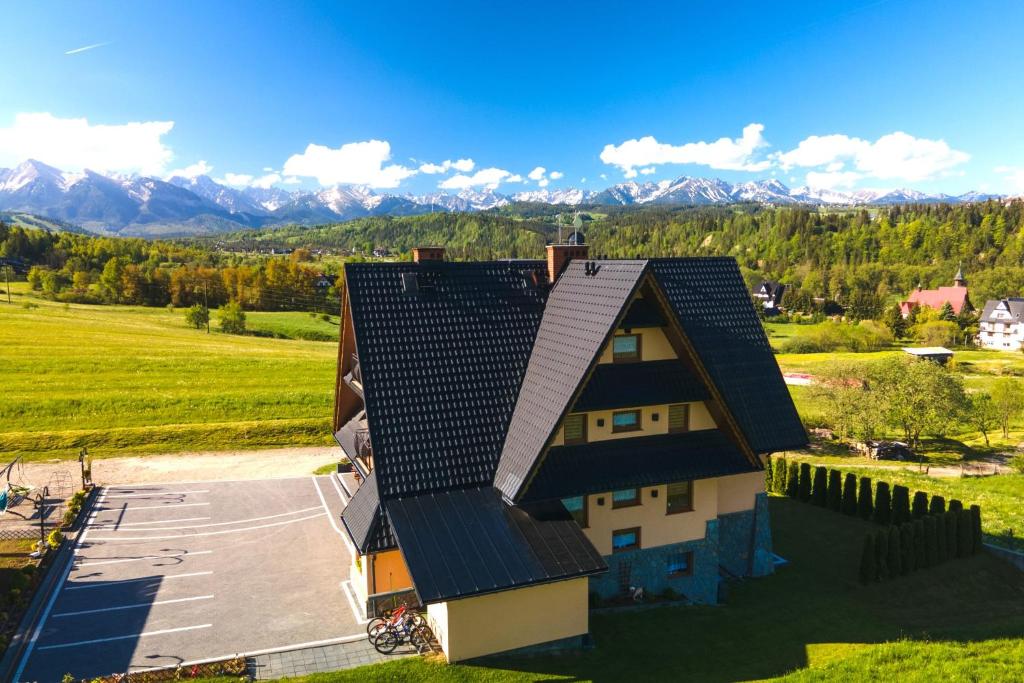an aerial view of a house with mountains in the background at Willa Widokowa in Czarna Góra