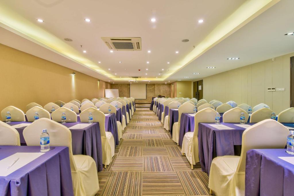 Khu vực hỗ trợ khách đi công tác/phòng hội thảo tại Poseidon Nha Trang Hotel