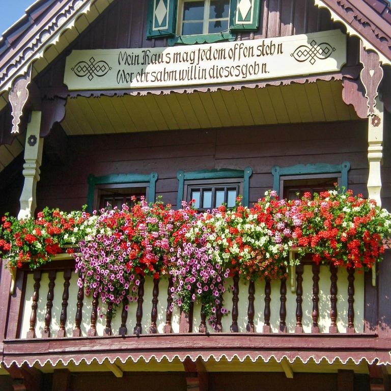 Charming House in Pruggern Mountain View - Five-Bedroom Holiday Home